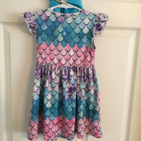 100 Company Mermaid Scale Dress with Matching Bow, no size tag - Picture 4 of 5